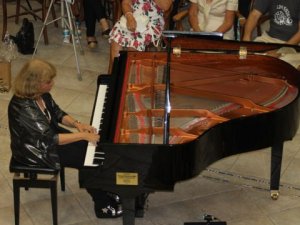 AIMA'da İdil Biret konseri