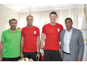 Kadrosunu güçlendiren Sungurlu Belediyespor iddialı hazırlanıyor