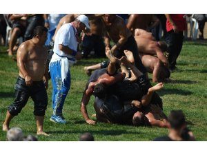 5. Uluslararası Altın Biber Festivali, Rüstem Pehlivan Yağlı Güreşleri ile başladı