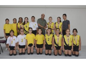 Aliağa’nın mini voleybolcularından bir başarı daha
