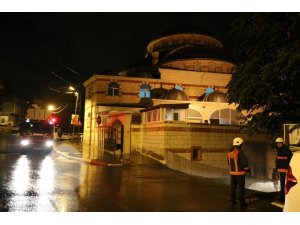 Sultanbeyli’de korkutan cami yangını