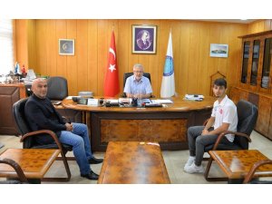 Karatenin ‘Messi’si Rektör Ulcay’ı ziyaret etti