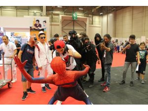 Binlerce genç oyun fuarında eğlenceli dakikalar yaşadı