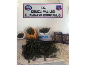 Jandarma 37,250 kilo esrar yakaladı