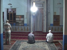 Hırsızlar camiye dadandı