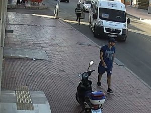 Muhabbet kuşlarını çalıp dolmuşla kaçtı