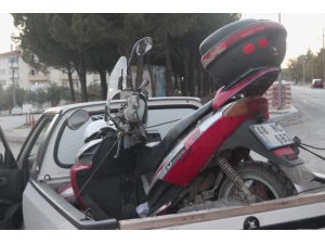 Motorla otomobil kafa kafaya çarpıştı; 1 yaralı