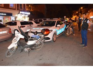 Niksar’da polis, motosikletleri denetledi