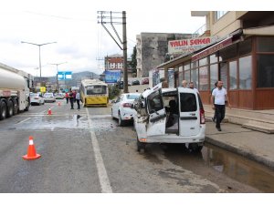 Trabzon’da körüklü belediye otobüsü ortadan ikiye ayrıldı: 3 yaralı