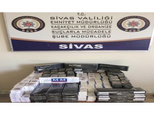 İran uyruklu yolcuların valizinden kaçak sigara çıktı