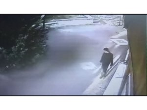 Girdiği düğün salonundan 10 kilo kuru yemiş çaldı