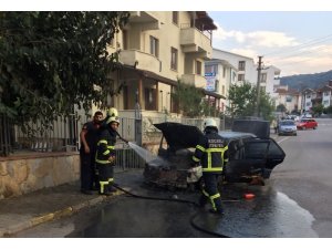 Seyir halindeki otomobil alevlere teslim oldu