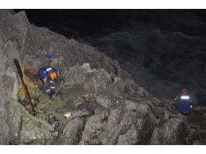 Sevgilisinden ayrılan genç, çıktığı kayalıklarda teselliyi AFAD ekiplerinde buldu