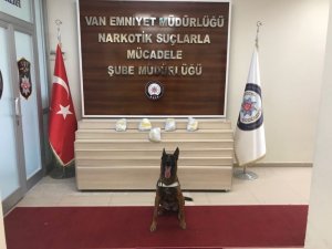 Van’da lüks otomobilde 5 kilo 178 gram metamfetamin maddesi ele geçirildi