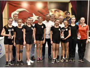 Muratpaşa’da başarılı sporculara ödül