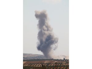 Suriye'nin İdlib ve Hama illerinde hava saldırıları sürüyor