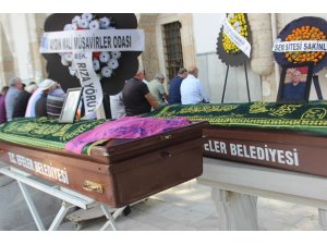 Trafik kazasında ölen çift dualarla son yolculuğuna uğurlandı