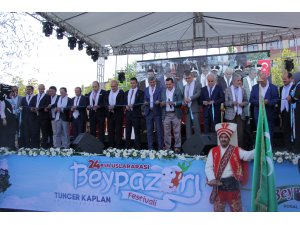 DÜZELTME"Beypazarı'nda festival coşkusu" başlıklı haberimizin girişinde sehven "Beyşehir Belediyesi" ifadesi yer almıştır. Haberimizi düzelterek yeniden yayımlıyoruz. Saygılarımızla  AA