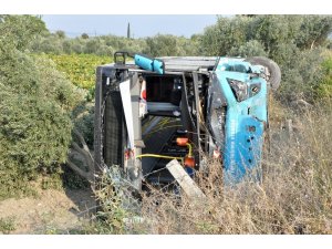 Otomobil ile halk otobüsü çarpıştı: 24 yaralı