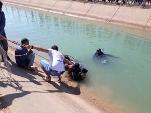 Serinlemek için girdiği sulama kanalında boğuldu