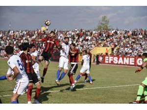 TFF 2. Lig, UTAŞ Uşakspor:1 - Niğde Anadolu FK:1