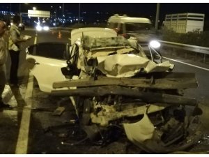 Kamyona çarpan otomobilin sürücüsü hayatını kaybetti