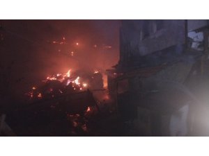 Çorum’da yangın: 2 ev kül oldu