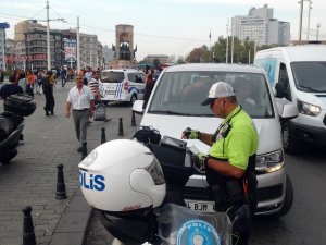 Taksim’de kurallara uymayan sürücülere ceza yağdı
