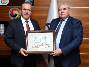 KKTC Turizm ve Çevre Bakanı Fikri Ataoğlu’ndan ATSO’ya ziyaret