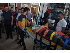 Traktör şarampole devrildi, baba öldü oğlu yaralı
