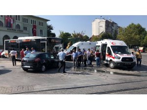 Otobüs ile otomobil çarpıştı; 2 yaralı