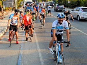 "Pedalla Çeşme" turuyla, benzin değil, yağlarını yaktılar