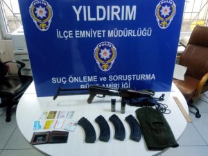 Kalaşnikoflu soyguncu tutuklandı