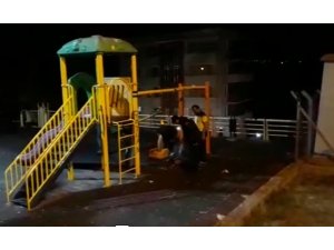 Çocuk parkındaki şüpheli çanta korkuttu