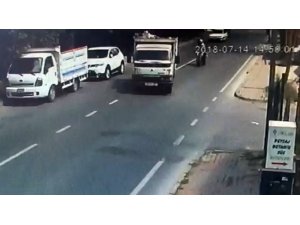 İstanbul’da motosikletli genç çiftin yaşadığı feci kaza kamerada