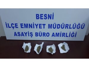Durumundan şüphelenilen şahsın üzerinden uyuşturucu çıktı