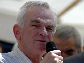 Önder Sav, 'ezanla-selayı' karıştırınca!