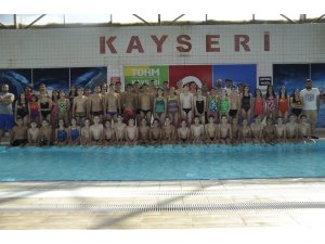 THOM Yüzme Sporcuları Sezonu Açtı
