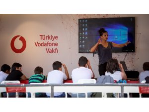 Vodafone, Erzincan’ın köy ve kasabalarına “kodlama” götürdü