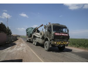 Suriye sınırına tank ve fırtına obüsü sevkiyatı