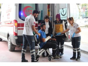 Kolunu makineye kaptıran işçiyi arkadaşları kurtardı