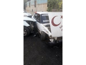 Uygulamadan kaçtı, polis aracına çarptı