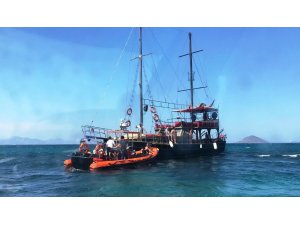 Karaya oturan teknedeki turistler tahliye edildi