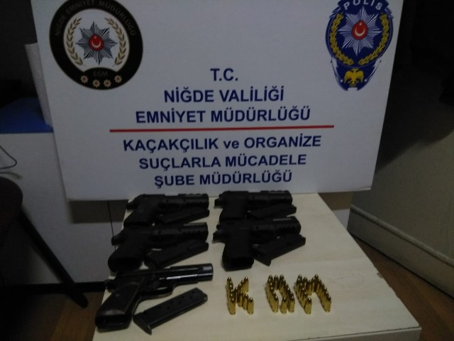 Konya’dan giden silahlar Niğde’de yakalandı