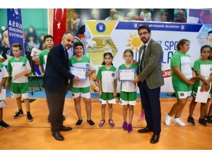 Küçük sporcuların sertifika heyecanı