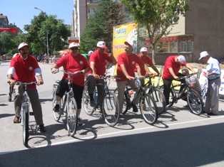 Mutlu olmak için bisiklet sürün