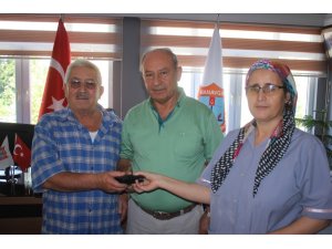 Pazarcılar Odası personelinin bulduğu cüzdan sahibine teslim edildi