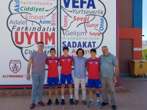 Yıldızspor geleceğin millilerini uğurladı