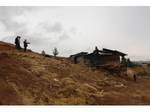 Evi ve samanlığı yanan çiftçilere "geçmiş olsun" ziyareti