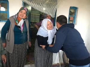 AK Gençlerden yaşlılara nezaket ziyareti